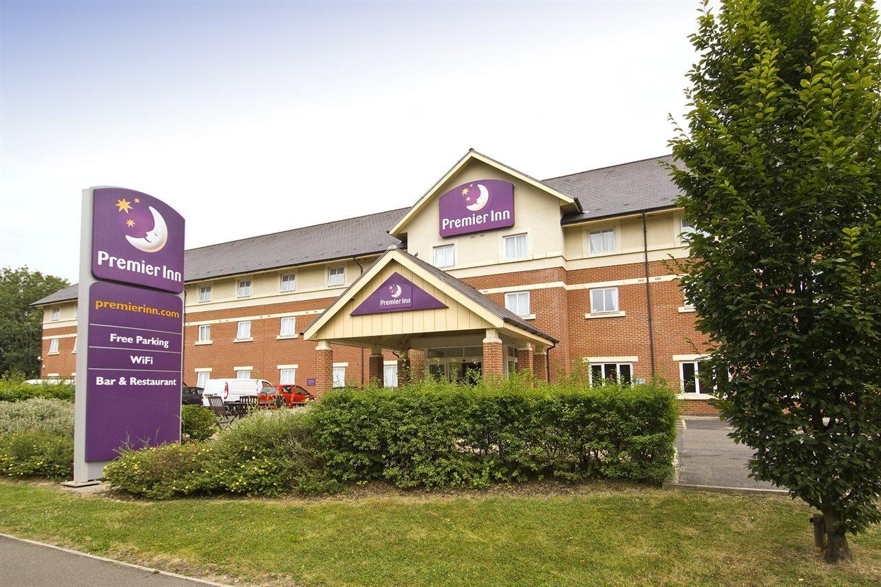 Premier Inn Gatwick Crawley Town West Buitenkant foto