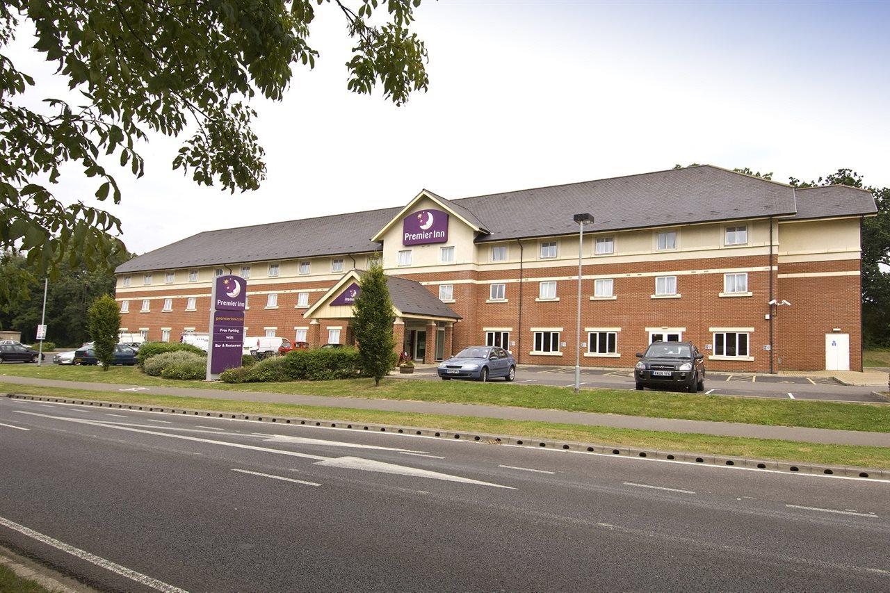 Premier Inn Gatwick Crawley Town West Buitenkant foto