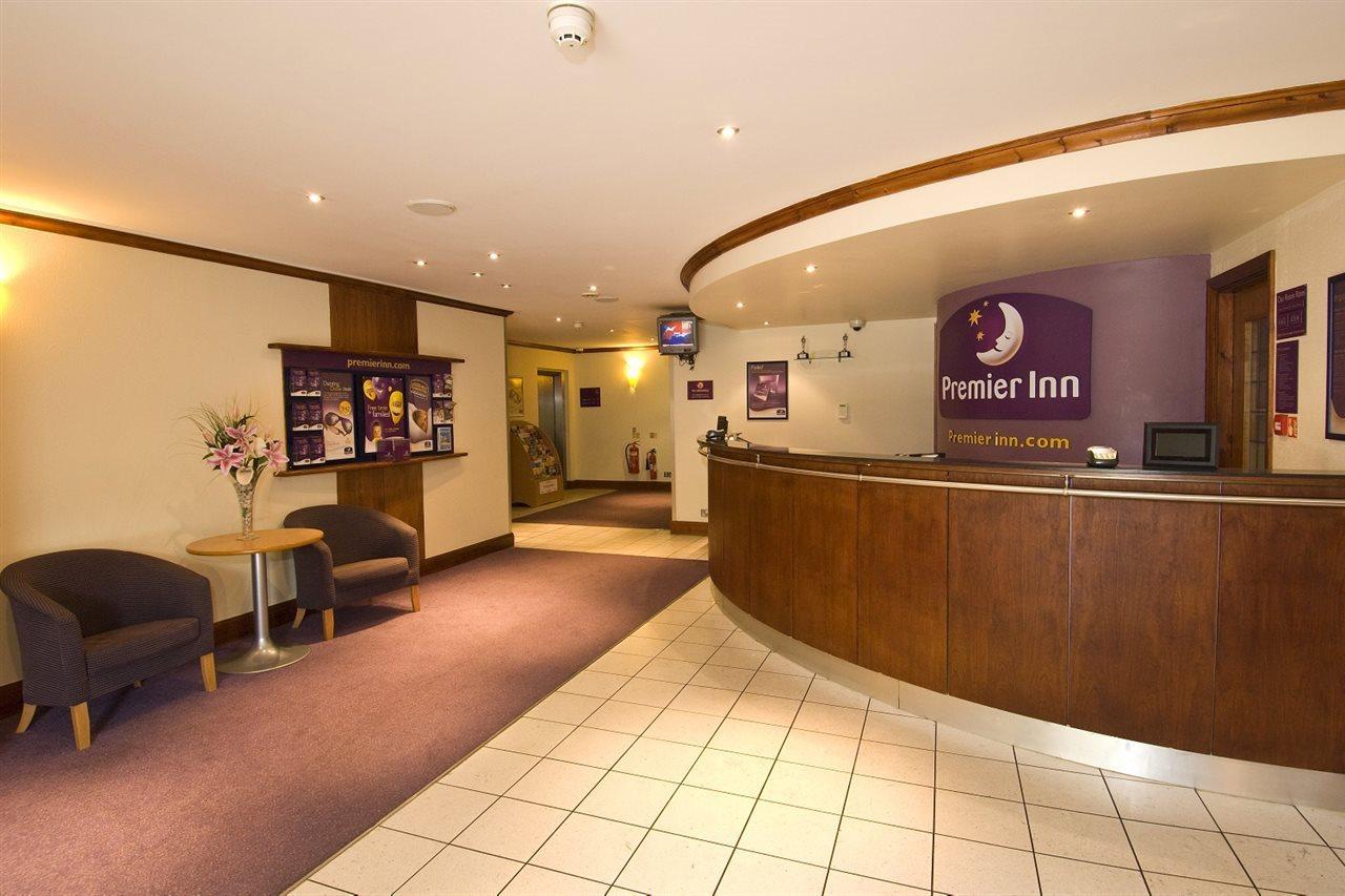 Premier Inn Gatwick Crawley Town West Buitenkant foto